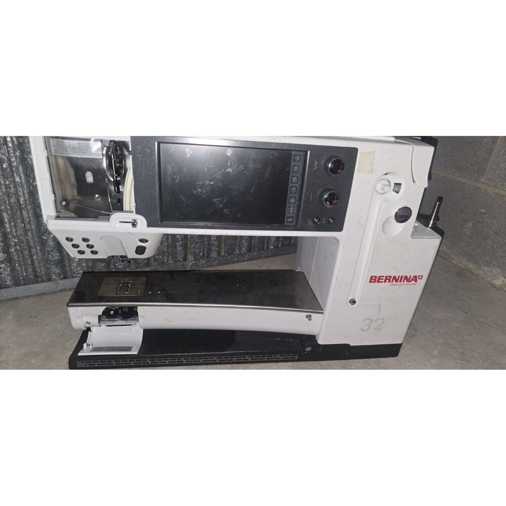 Bernina 820 Computerized Sewing Machine *Read Description - Picture 2 of 10